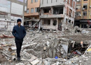 88 saat enkaz altında kalan Yunus’u çocukluk alışkanlığı olan ‘ıslık’ kurtardı