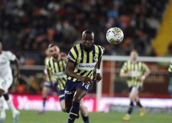 Alanyaspor Başkanı Hasan Çavuşoğlu: Türk futbolu da Türk hakemleri de baskı altında