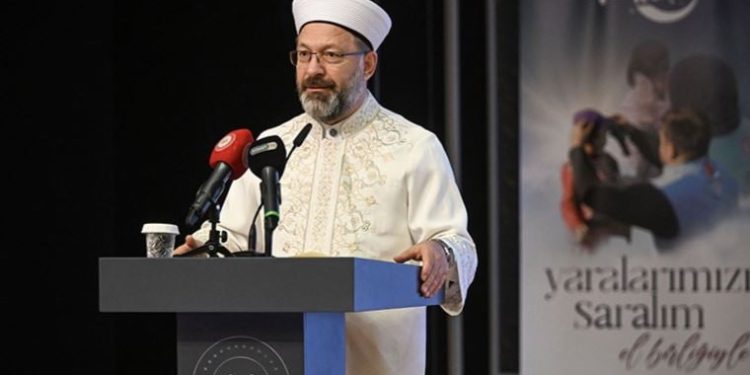 Ali Erbaş’tan ekran tartışmalarına el attı: Büyük bir vebaldir