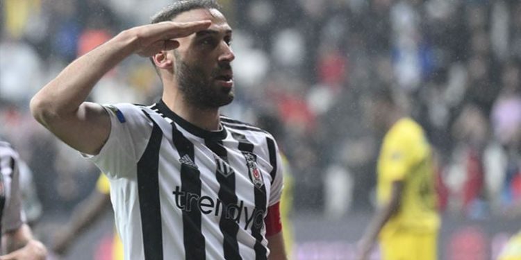 Beşiktaşlı Cenk Tosun’dan transfer ve sözleşme yanıtı!