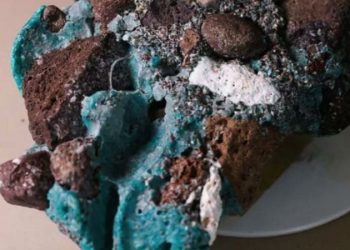 Bilim endişeli: Plastikten oluşan kayalara rastlandı!