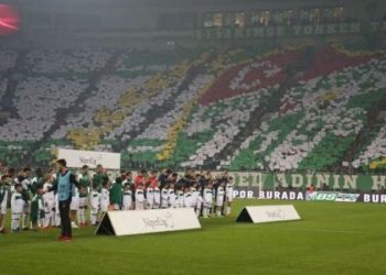 Bursaspor tribünlerinden milli maç kararına tepki