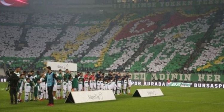 Bursaspor tribünlerinden milli maç kararına tepki