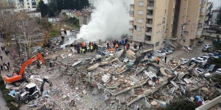 Deprem bölgesindeki bazı illerde elektrik ve doğalgaz tahsilatı ertelendi