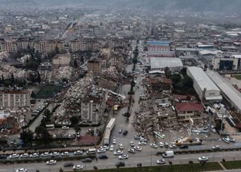 Depremlerin ardından Hatay’daki mezarlıkta hasar meydana geldi