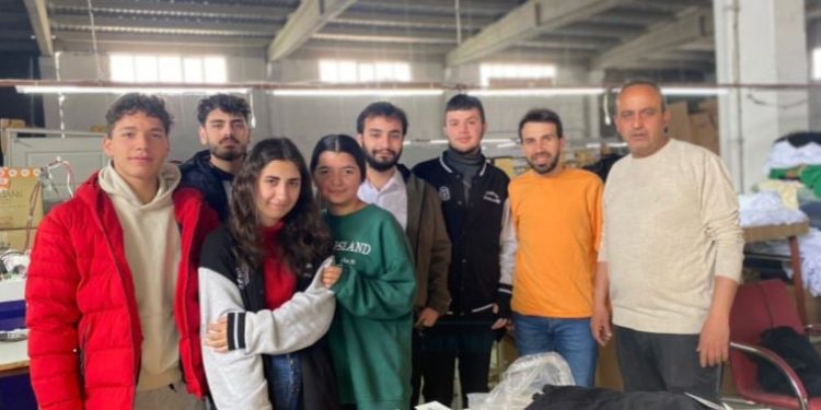 Depremzede terziler, Los Chullos markası altında bir araya geldi, sipariş bekliyorlar