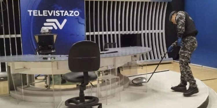 Ekvador’da bir TV kanalı, USB bellek süsü verilmiş bomba ile hedef alındı