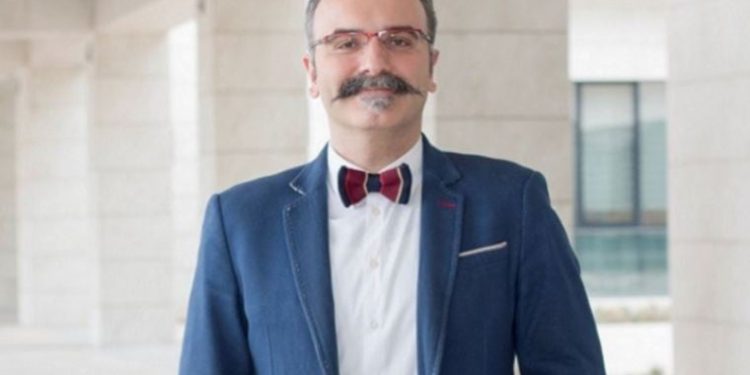 Emrah Safa Gürkan kimdir? Emrah Safa Gürkan nereli, kaç yaşında, mesleği ne?