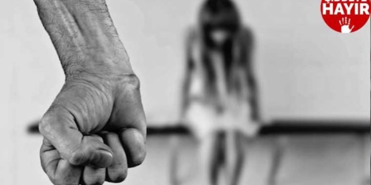 Eski evliliğinden olan 2 çocuğunun birini boğarak öldürdü, diğerini boğmaya çalıştı