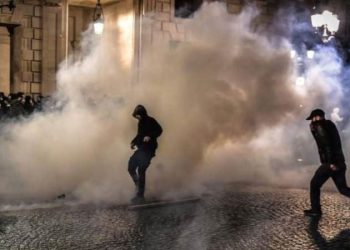 Fransa sokaklarında ‘istifa’ sloganları