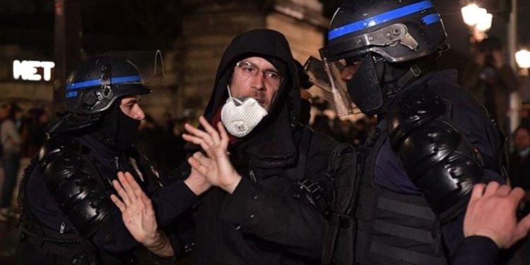 Fransa’da emeklilik reformu karşıtı gösterilerde gözaltına alınanların sayısı 500’ü geçti