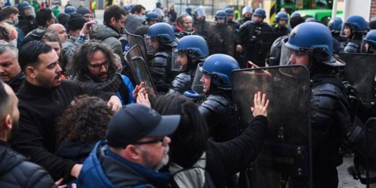 Fransa’daki protestolarda gözaltı sayısı yükseldi