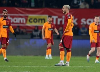Galatasaray’da Okan Buruk’tan yıldızlara uyarı