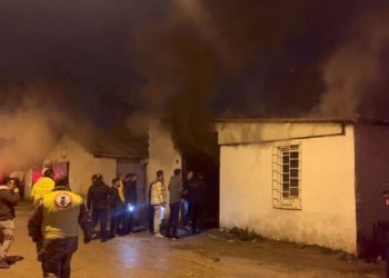 Hurdalık alanda çıkan yangın hortum deposuna sıçradı: 2 araç kullanılamaz hale geldi!