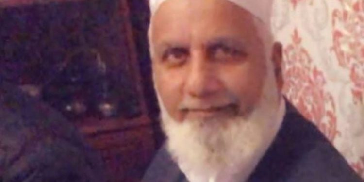 İngiltere’de, camiden çıkan iki kişiyi alev püskürterek yaralayan saldırgan tutuklandı