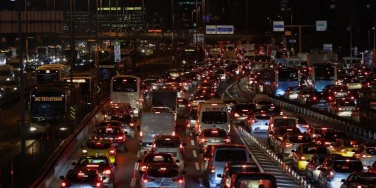 İstanbul trafiğinde ‘yağış’ etkisi: Yoğunluk yüzde 90’ı geçti