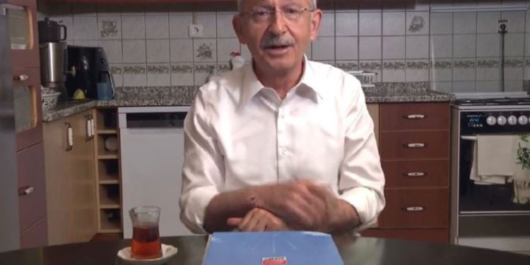 Kemal Kılıçdaroğlu’nun taktığı Marteniçka bilekliği nedir? Marteniçka bilekliği ne anlama eliyor?