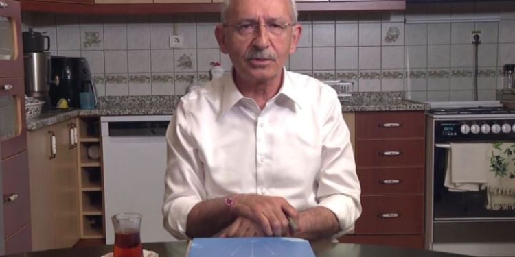 Kılıçdaroğlu’nun bileğindeki ayrıntı dikkat çekti: Marteniçka