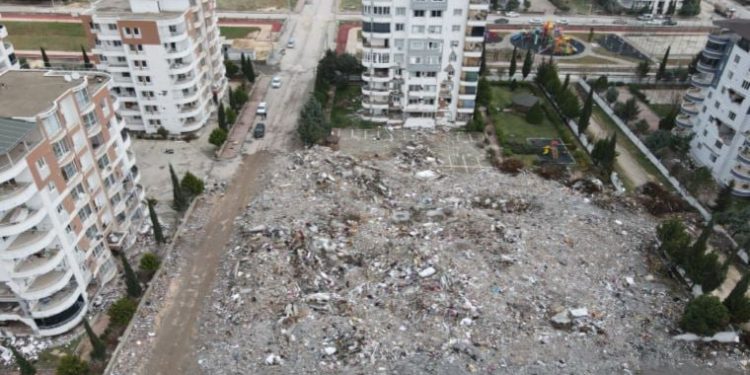 Kızılay il başkanının yaptığı bina çöktü: Site değil 70 kişinin mezarı