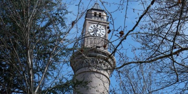 Ladik Saat Kulesi’ndeki 134 yıllık mekanizma, zamana meydana okuyor