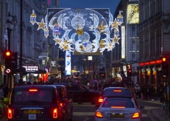 Londra Ramazan ışıkları ile aydınlandı