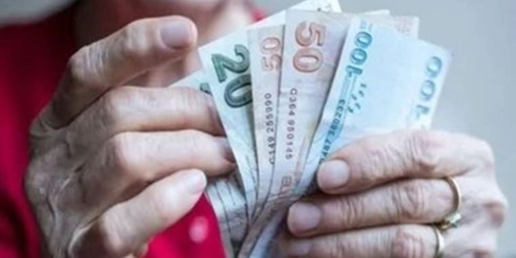 Milyonları ilgilendiriyor: İşe girişi yapılıp primi yatırmayanlara EYT yolu açıldı!