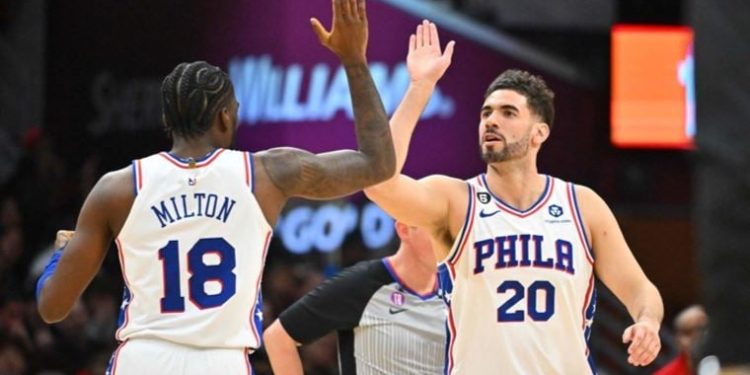 NBA’de Philadelphia 76ers seriye bağladı