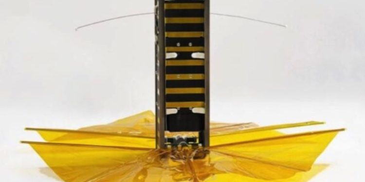 Öğrenciler kalem pil ve 20 dolarlık işlemciyle uydu yaptı