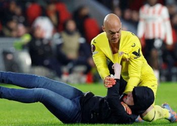 PSV, maçta rakip kaleciye saldıran taraftarını 40 yıl stada almayacak