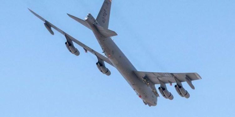 Rus uçakları sınır ihlali yapan ABD bombardıman uçakları için havalandı