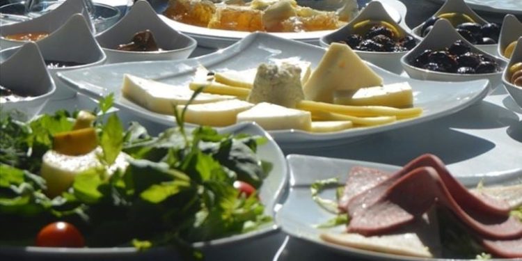 ‘Sahurdan hemen sonra yatmak reflü ataklarını tetikleyebilir’