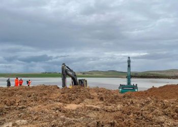 Şanlıurfa’da çamur temizlendi, okullar açıldı… Kayıp TIR sürücüsü bulunamıyor