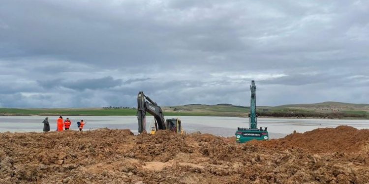 Şanlıurfa’da çamur temizlendi, okullar açıldı… Kayıp TIR sürücüsü bulunamıyor