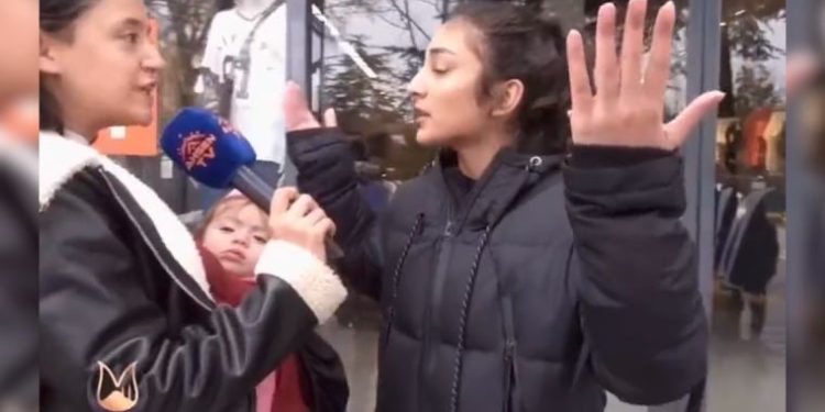 Sokak röportajı yapan ‘muhabir’: ‘Neden kuduruyorsun?’