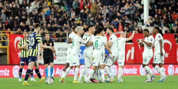 Son dakika… Fenerbahçe’den Alanyaspor maçındaki hakem kararlarına tepki