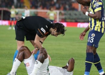 Spor yazarları Alanyaspor – Fenerbahçe maçını yorumladı: ‘Mete Kalkavan hakem değil’