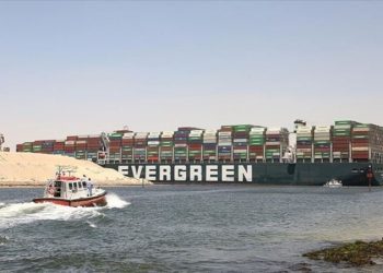 Süveyş’i tıkayan geminin mürettebatına rekor ikramiye