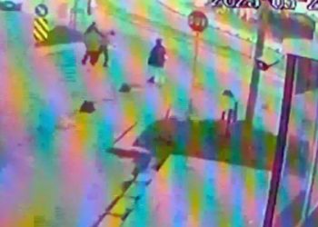 Taksiciyi tehdit eden yolcular hayatlarının şokunu yaşadı