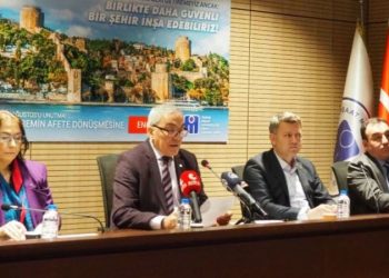 TMMOB’dan eş zamanlı basın açıklaması: ‘Bu sistem artık kokuşmuş, dikiş tutmayan yamalı bir bohçaya dönmüştür’