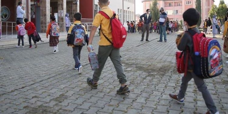 Türkiye Çocuk Araştırması: Ekmek ve makarna ile beslendiler, sanattan uzak kaldılar!