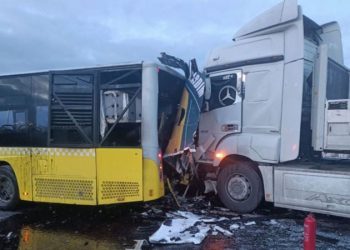 Tuzla’da TIR, yol bakım aracı ve İETT otobüsüne çarptı: 2 ölü 2 yaralı