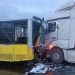 Tuzla’da TIR, yol bakım aracı ve İETT otobüsüne çarptı: 2 ölü 2 yaralı