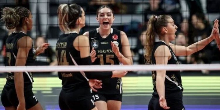 Vakıfbank yarı finale yükseldi
