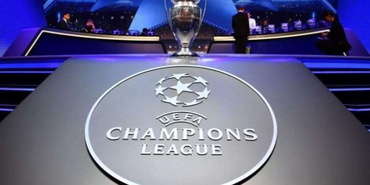 AEK-Dinamo Zagreb maçı öncesi taraftarlar arasında olay: Müsabaka ertelendi!