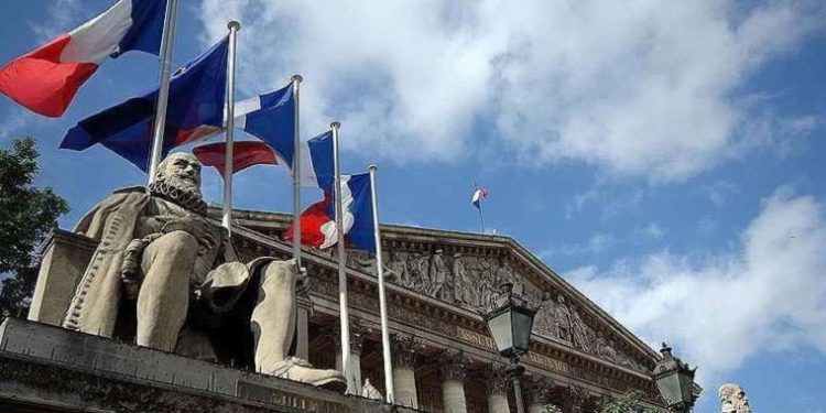 Fransa, Burkina Faso’ya yönelik yardımları askıya aldı