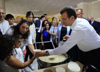 İmamoğlu Alevi yurttaşlarla bir araya geldi: ‘İstanbul’daki her ibadethaneye eşit yaklaşıyoruz’