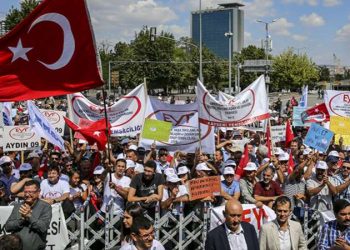 SGK Uzmanı Ali Tezel Cumhuriyet TV’de başvurusu onaylanmayan EYT’lileri uyardı: ‘Maaşlarını ve ikramiyelerini kaybedebilirler’