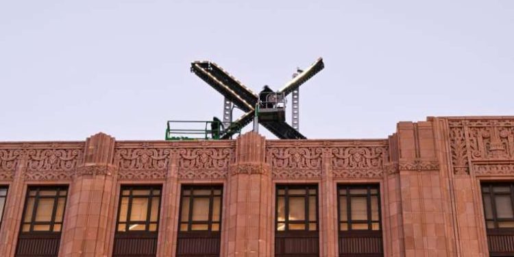 Twitter binasına yerleştirilen izinsiz X tabelası için ödeme yapılacak