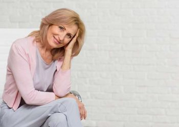 Menopoz sonrası kanamalara dikkat: Rahim kanseri belirtisi olabilir