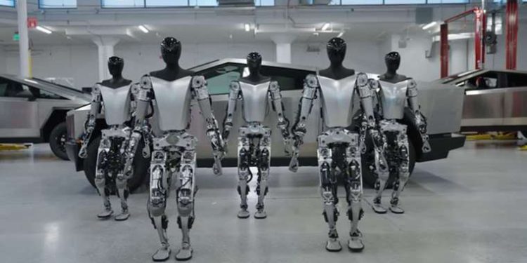 Tesla insansı robotunun yeni özelliklerini paylaştı!